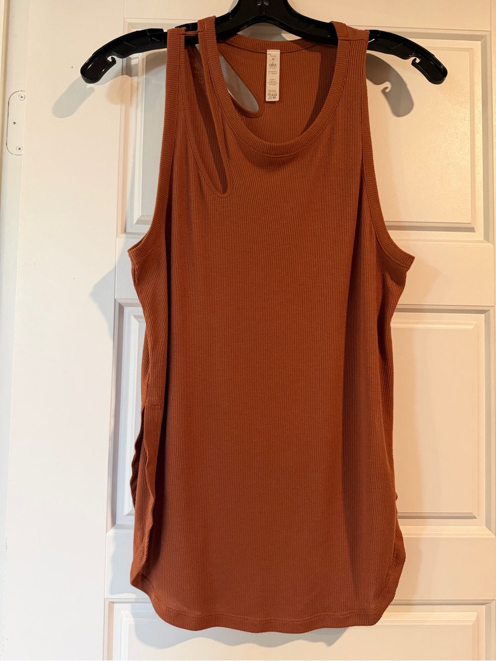 Alo Yoga| Long Ribbed Cut Out Neckline Gym Tank Top with Side Slits in Rust|Sz S